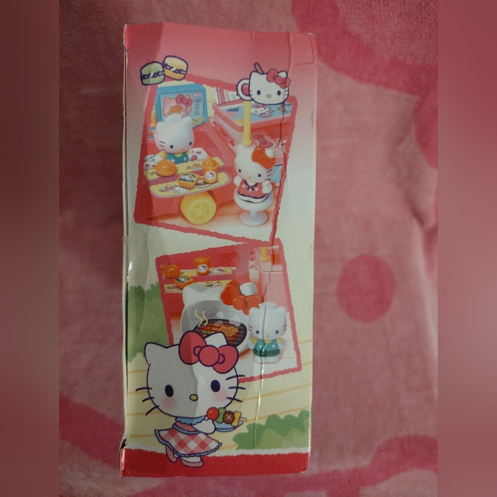EXCLUSIVE - Hello Kitty & Dear Daniel Officially Licensed My Camper Playset - Picture 8 of 11